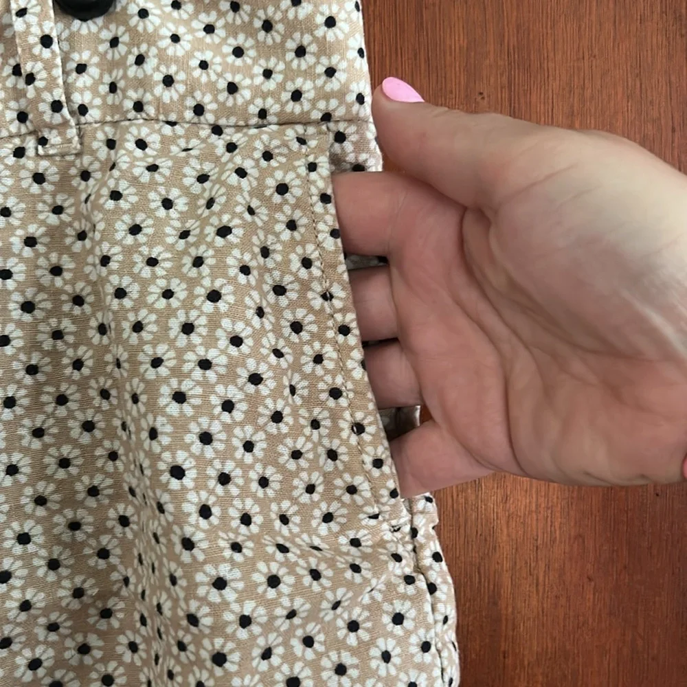Ann Taylor LOFT floral print shorts size 14 - Picture 2 of 7